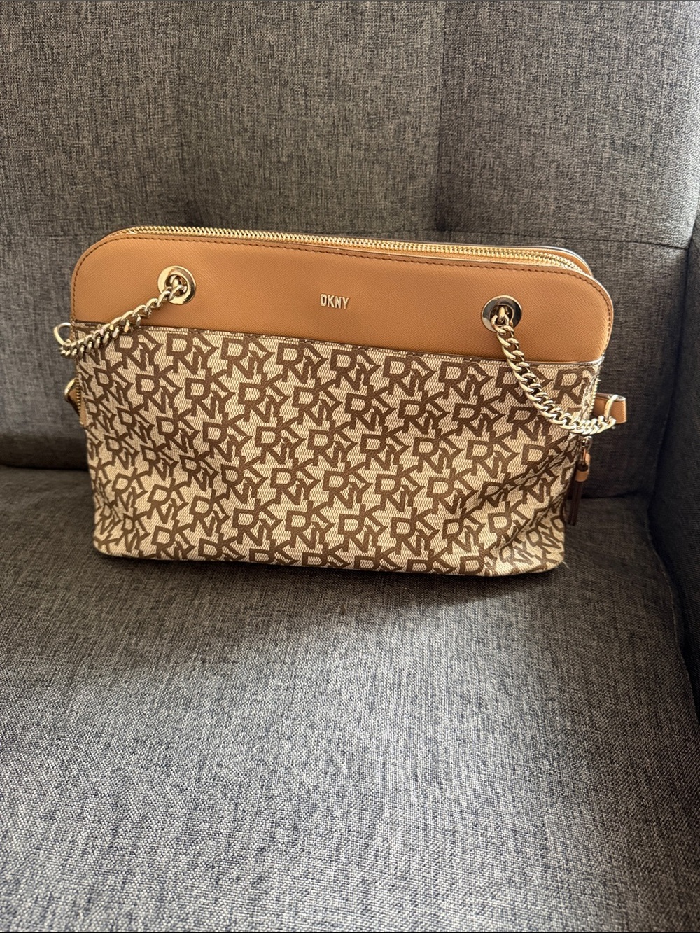 DKNY Tan and Cream Logo-Print Chain Shoulder Bag